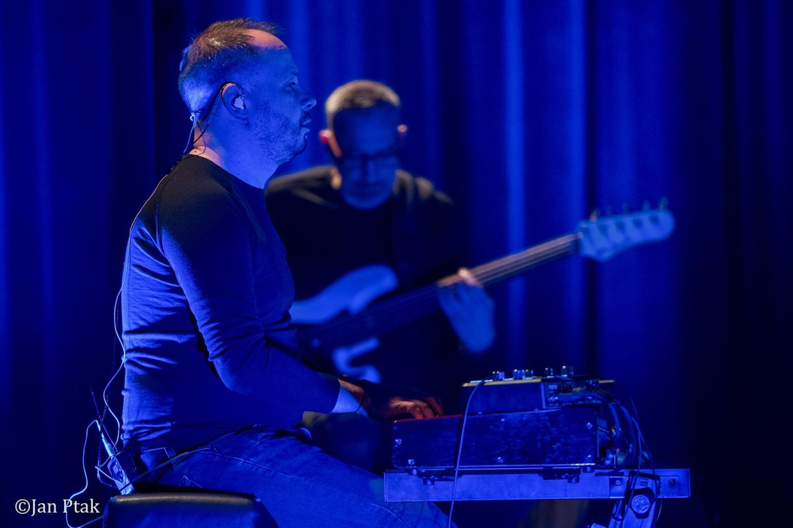 Zdjęcie w galerii na portalu naszraciborz.pl: Andrzej Piaseczny ponownie wystąpił w Raciborzu. Kameralny koncert przyciągnął fanów artysty wiadomości z regionu
