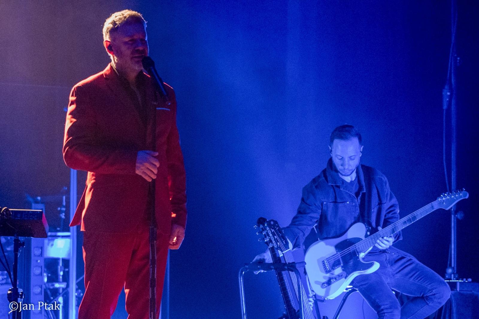 Zdjęcie w galerii na portalu naszraciborz.pl: Andrzej Piaseczny ponownie wystąpił w Raciborzu. Kameralny koncert przyciągnął fanów artysty wiadomości z regionu
