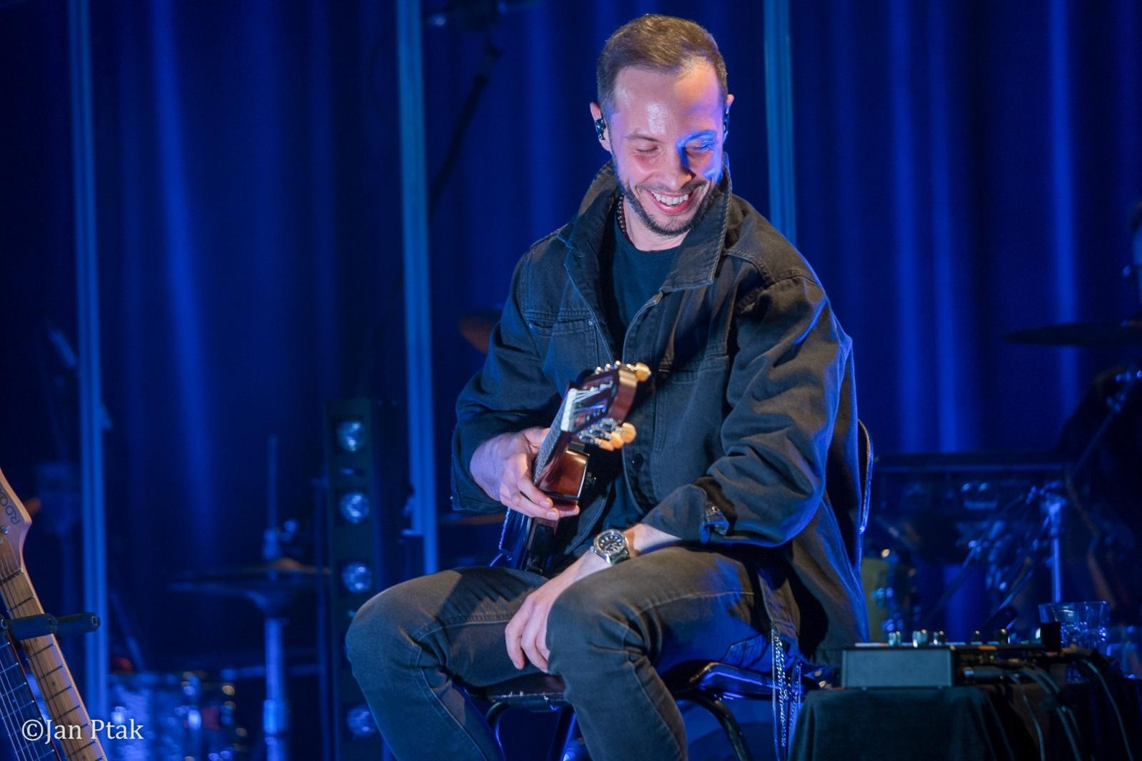 Zdjęcie w galerii na portalu naszraciborz.pl: Andrzej Piaseczny ponownie wystąpił w Raciborzu. Kameralny koncert przyciągnął fanów artysty wiadomości z regionu