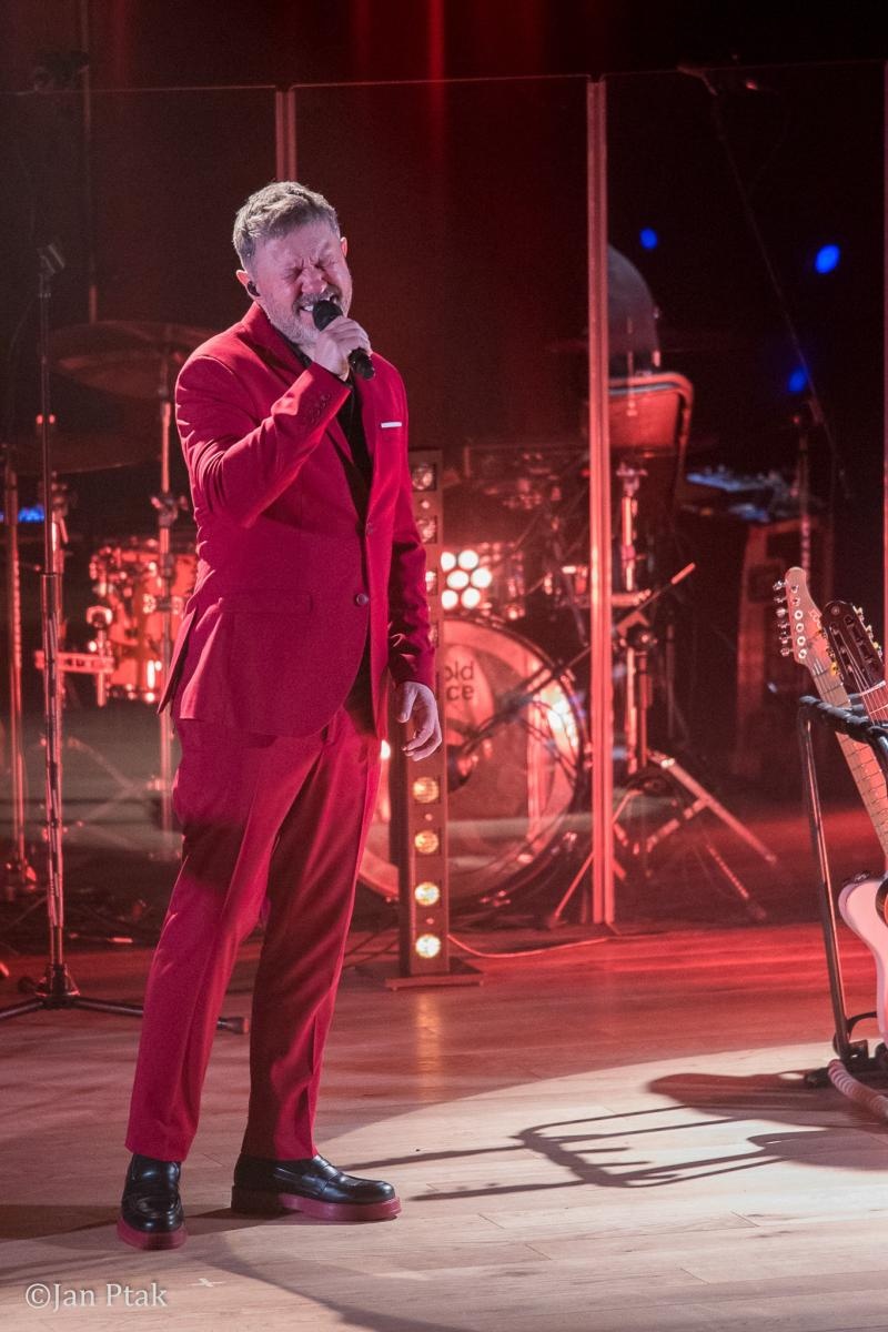 Zdjęcie w galerii na portalu naszraciborz.pl: Andrzej Piaseczny ponownie wystąpił w Raciborzu. Kameralny koncert przyciągnął fanów artysty wiadomości z regionu