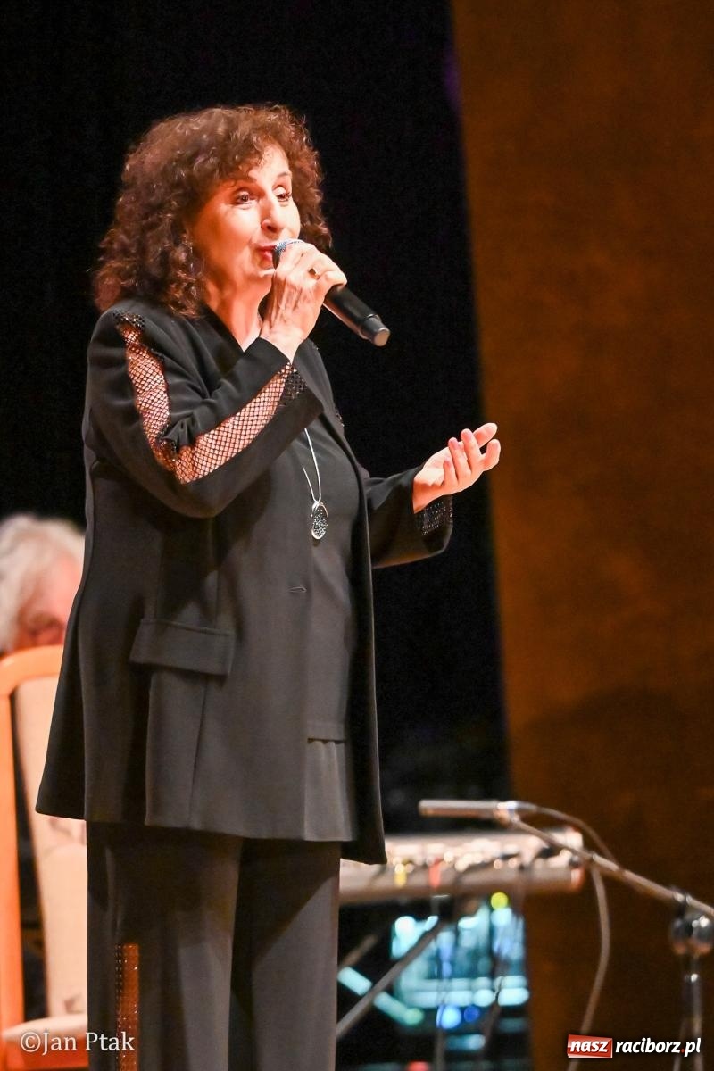Zdjęcie w galerii na portalu naszraciborz.pl: Eleni świętuje 50-lecie kariery. Jubileuszowy koncert pełen przebojów i wspomnień w Raciborzu wiadomości z regionu