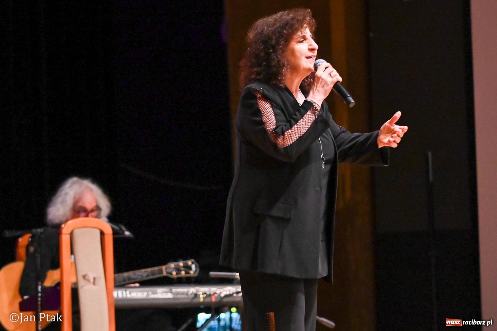 Zdjęcie w galerii na portalu naszraciborz.pl: Eleni świętuje 50-lecie kariery. Jubileuszowy koncert pełen przebojów i wspomnień w Raciborzu wiadomości z regionu