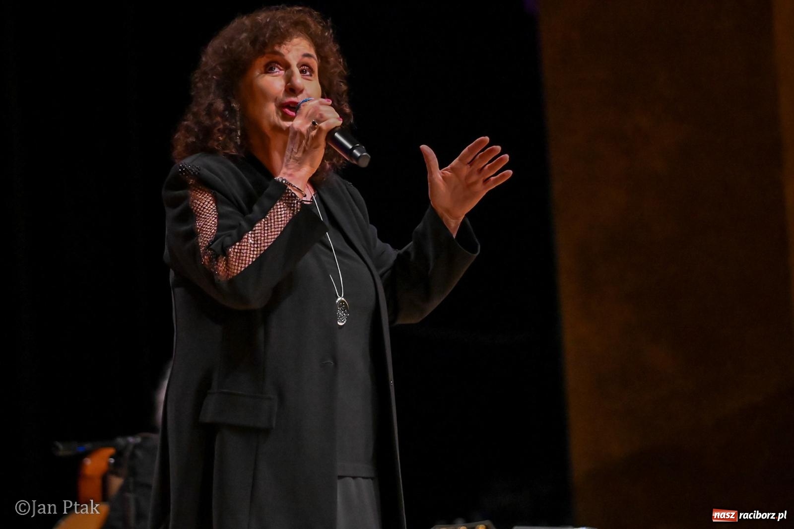 Zdjęcie w galerii na portalu naszraciborz.pl: Eleni świętuje 50-lecie kariery. Jubileuszowy koncert pełen przebojów i wspomnień w Raciborzu wiadomości z regionu