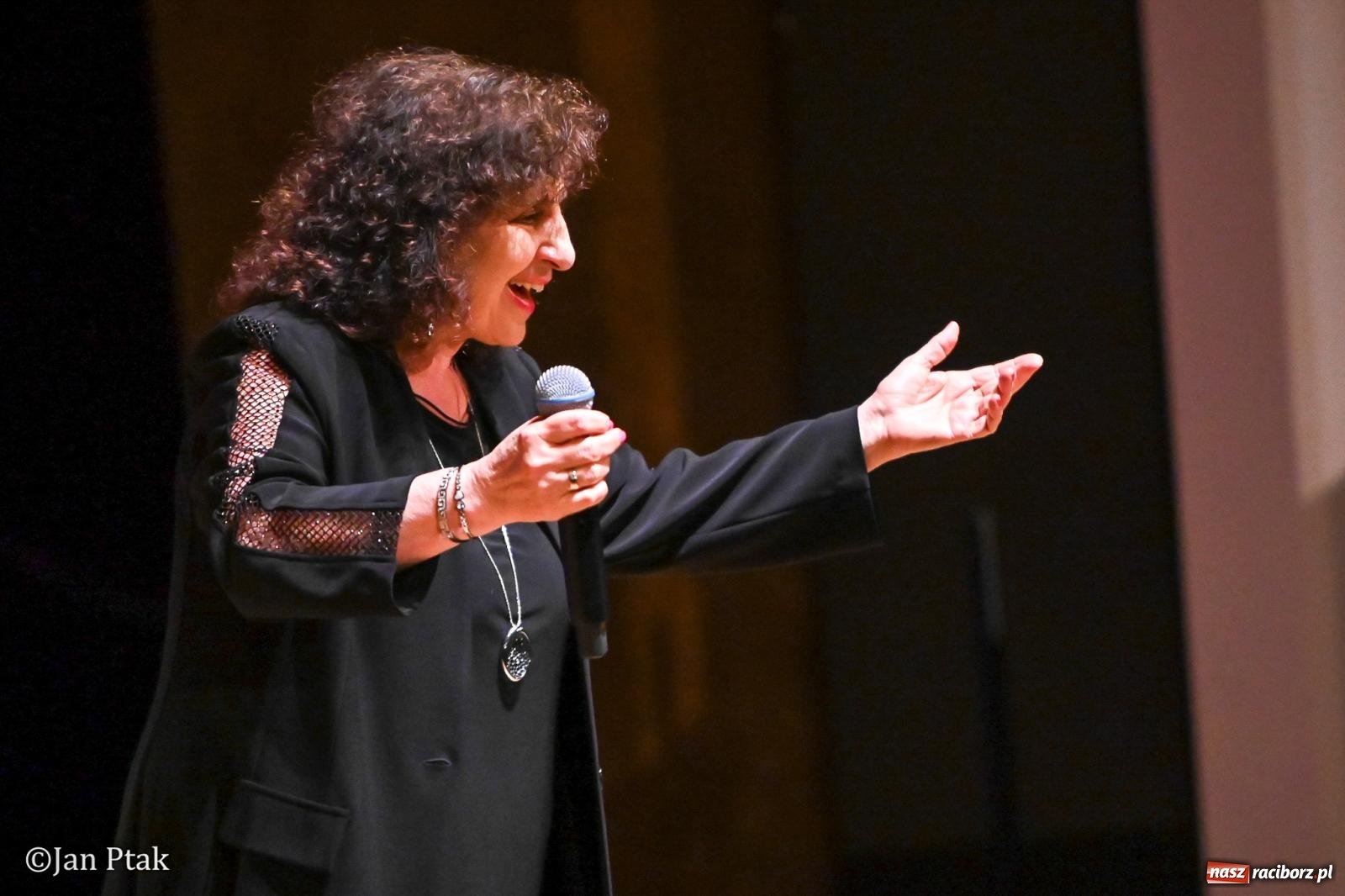 Zdjęcie w galerii na portalu naszraciborz.pl: Eleni świętuje 50-lecie kariery. Jubileuszowy koncert pełen przebojów i wspomnień w Raciborzu wiadomości z regionu