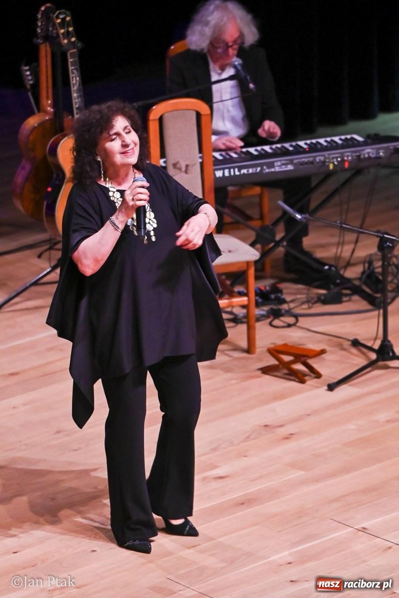 Zdjęcie w galerii na portalu naszraciborz.pl: Eleni świętuje 50-lecie kariery. Jubileuszowy koncert pełen przebojów i wspomnień w Raciborzu wiadomości z regionu