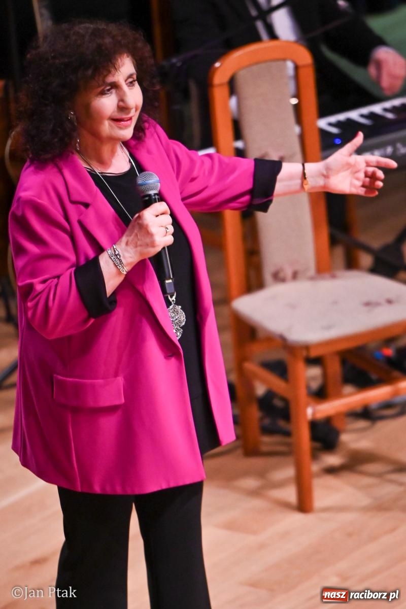 Zdjęcie w galerii na portalu naszraciborz.pl: Eleni świętuje 50-lecie kariery. Jubileuszowy koncert pełen przebojów i wspomnień w Raciborzu wiadomości z regionu