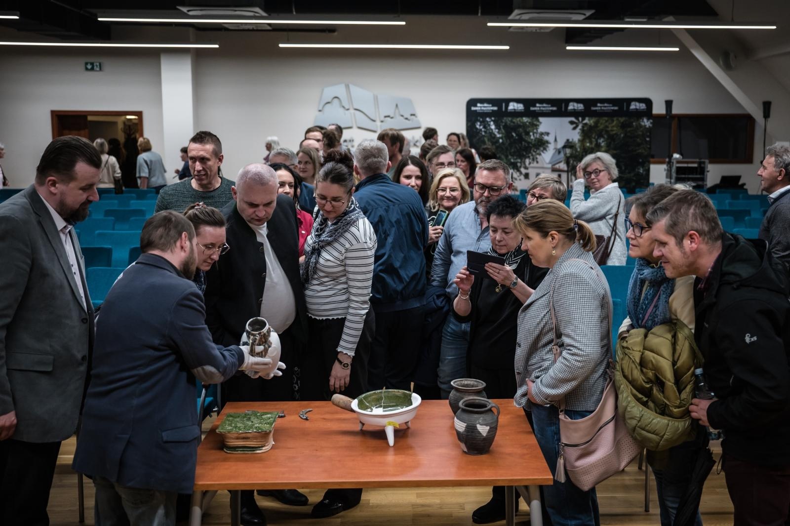 Zdjęcie w galerii na portalu naszraciborz.pl: Historia, muzyka i średniowieczna przestrzeń Raciborza. Za nami wyjątkowe spotkanie w zamku i kościele św. Jakuba wiadomości z regionu