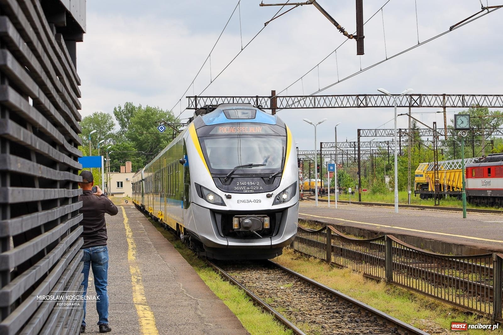 Zdjęcie w galerii na portalu naszraciborz.pl: Opolski Ekspres Dęty znów dotarł do Raciborza. Dworzec wypełniła muzyka i tłumy gości wiadomości z regionu