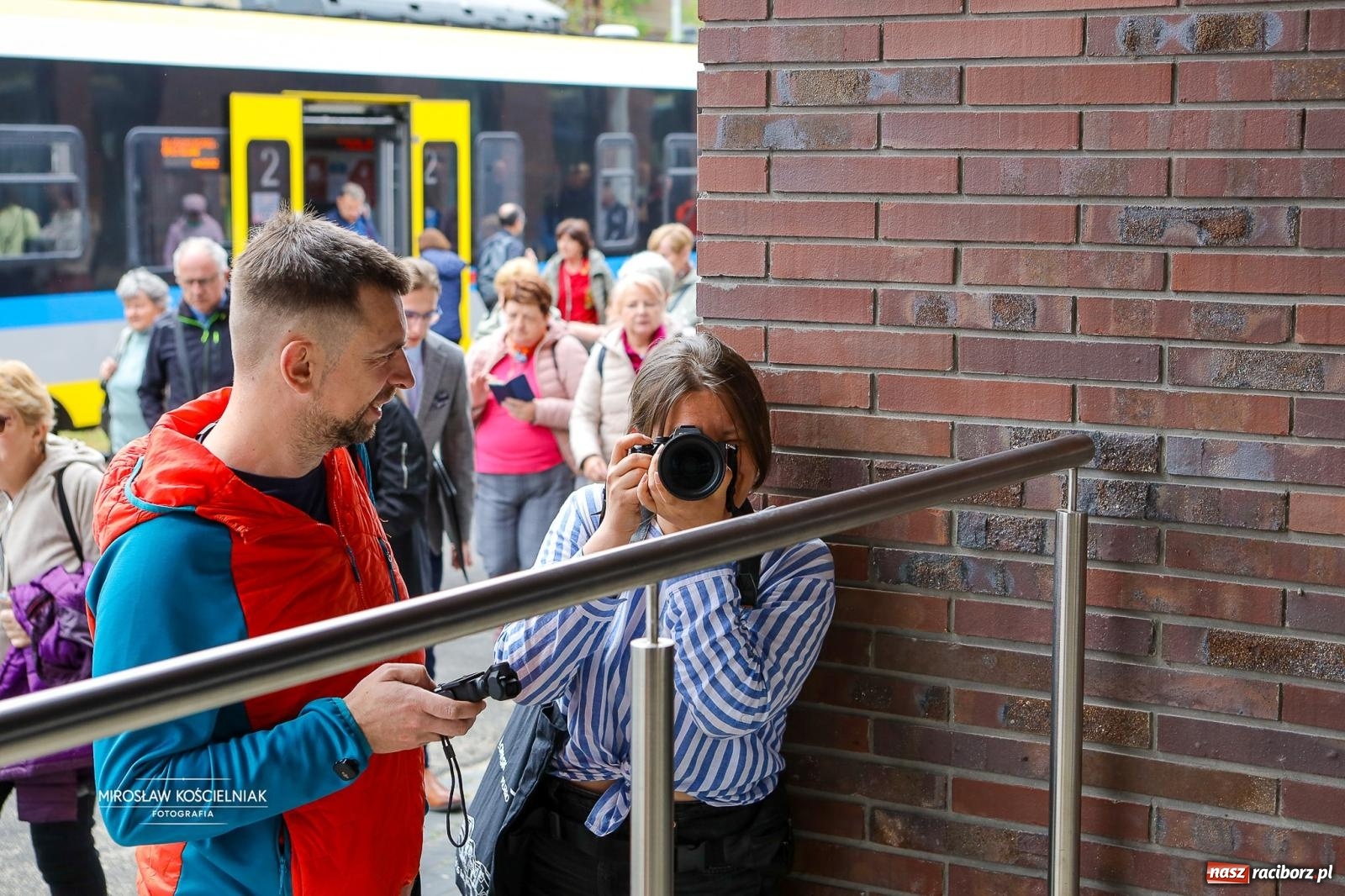 Zdjęcie w galerii na portalu naszraciborz.pl: Opolski Ekspres Dęty znów dotarł do Raciborza. Dworzec wypełniła muzyka i tłumy gości wiadomości z regionu