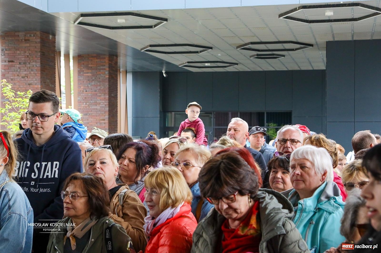 Zdjęcie w galerii na portalu naszraciborz.pl: Opolski Ekspres Dęty znów dotarł do Raciborza. Dworzec wypełniła muzyka i tłumy gości wiadomości z regionu
