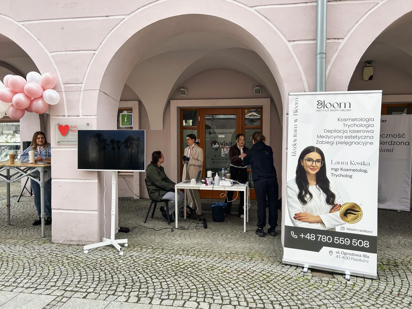 Zdjęcie w galerii na portalu naszraciborz.pl: Za nami Dzień Trychologii w Raciborzu. Mieszkańcy skorzystali z bezpłatnych konsultacji wiadomości z regionu