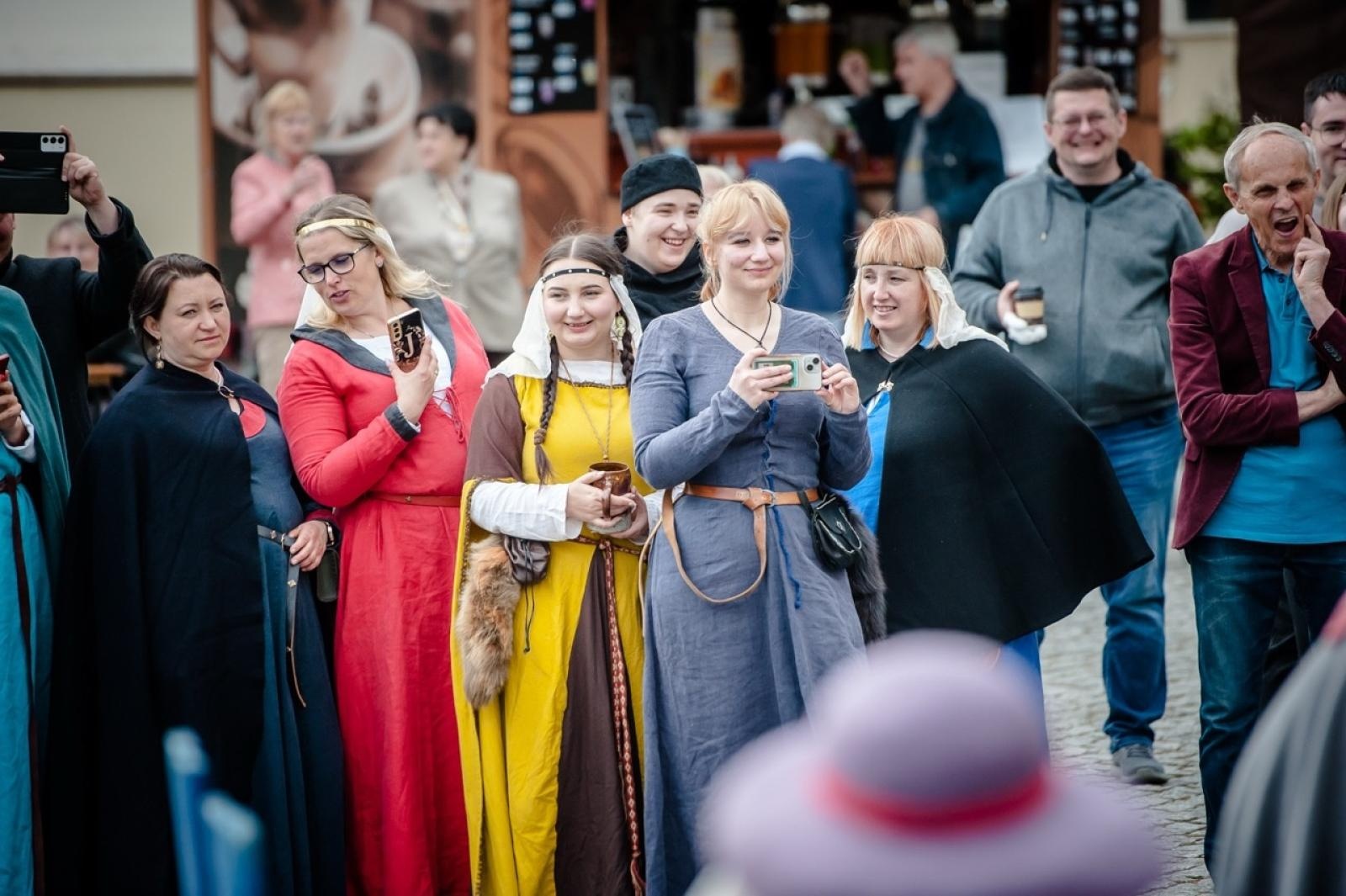 Zdjęcie w galerii na portalu naszraciborz.pl: II Festiwal Średniowieczny na Zamku Piastowskim - walki rycerskie, smok i teatry ognia [FOTO i WIDEO] wiadomości z regionu