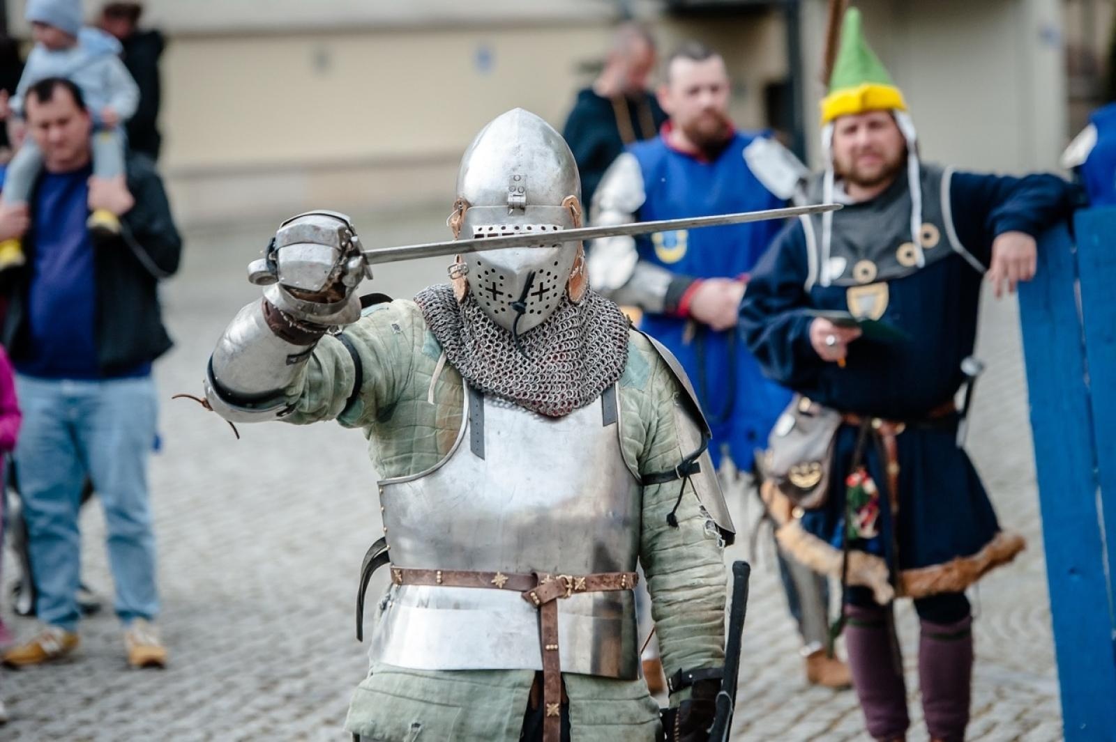 Zdjęcie w galerii na portalu naszraciborz.pl: II Festiwal Średniowieczny na Zamku Piastowskim - walki rycerskie, smok i teatry ognia [FOTO i WIDEO] wiadomości z regionu