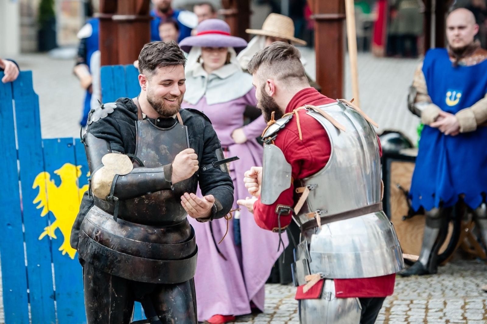 Zdjęcie w galerii na portalu naszraciborz.pl: II Festiwal Średniowieczny na Zamku Piastowskim - walki rycerskie, smok i teatry ognia [FOTO i WIDEO] wiadomości z regionu