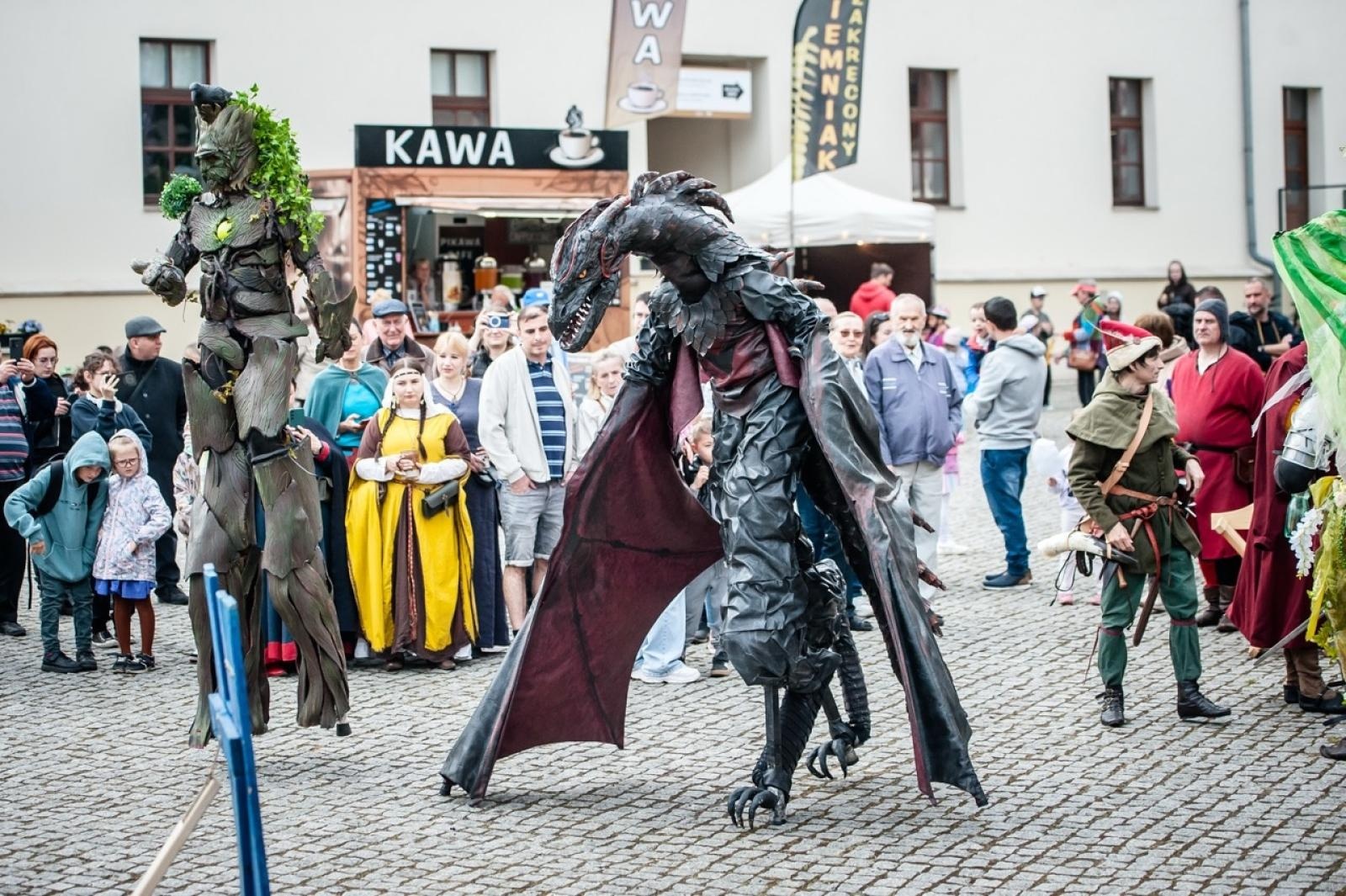 Zdjęcie w galerii na portalu naszraciborz.pl: II Festiwal Średniowieczny na Zamku Piastowskim - walki rycerskie, smok i teatry ognia [FOTO i WIDEO] wiadomości z regionu