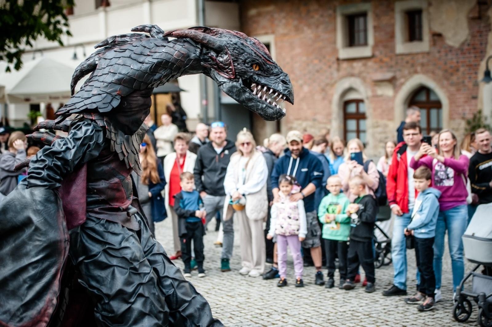 Zdjęcie w galerii na portalu naszraciborz.pl: II Festiwal Średniowieczny na Zamku Piastowskim - walki rycerskie, smok i teatry ognia [FOTO i WIDEO] wiadomości z regionu
