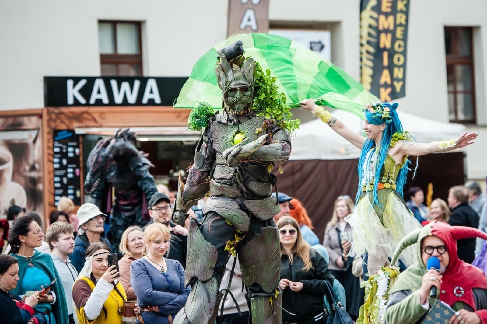 Zdjęcie w galerii na portalu naszraciborz.pl: II Festiwal Średniowieczny na Zamku Piastowskim - walki rycerskie, smok i teatry ognia [FOTO i WIDEO] wiadomości z regionu