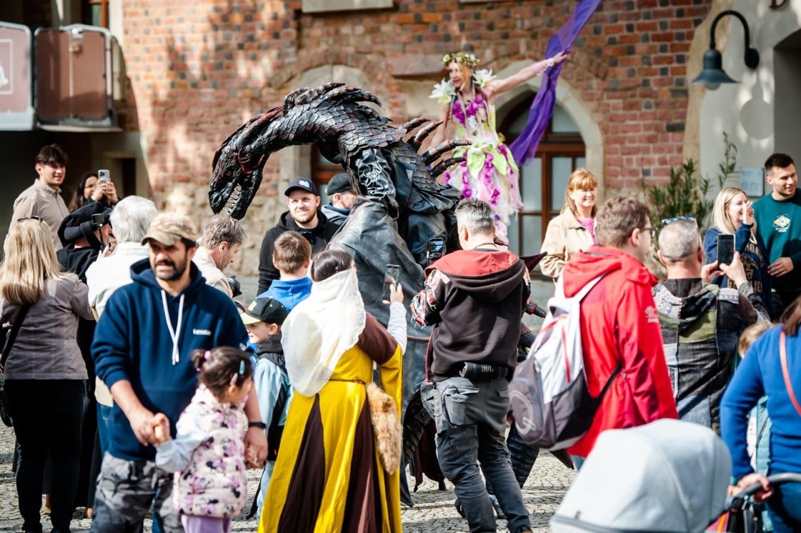 Zdjęcie w galerii na portalu naszraciborz.pl: II Festiwal Średniowieczny na Zamku Piastowskim - walki rycerskie, smok i teatry ognia [FOTO i WIDEO] wiadomości z regionu