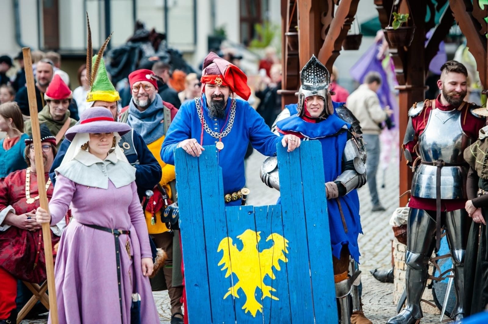 Zdjęcie w galerii na portalu naszraciborz.pl: II Festiwal Średniowieczny na Zamku Piastowskim - walki rycerskie, smok i teatry ognia [FOTO i WIDEO] wiadomości z regionu