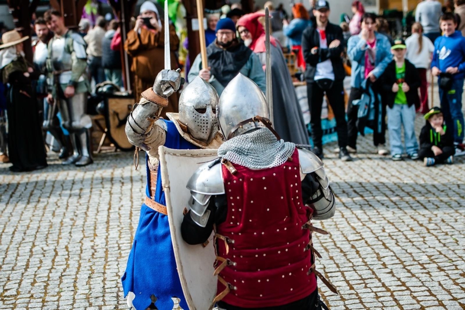 Zdjęcie w galerii na portalu naszraciborz.pl: II Festiwal Średniowieczny na Zamku Piastowskim - walki rycerskie, smok i teatry ognia [FOTO i WIDEO] wiadomości z regionu