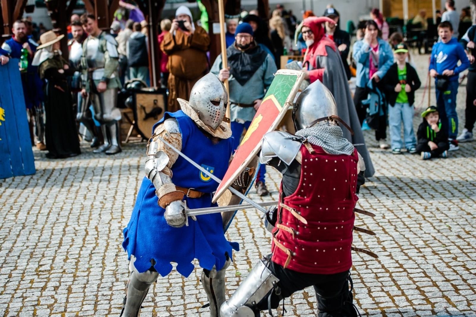 Zdjęcie w galerii na portalu naszraciborz.pl: II Festiwal Średniowieczny na Zamku Piastowskim - walki rycerskie, smok i teatry ognia [FOTO i WIDEO] wiadomości z regionu