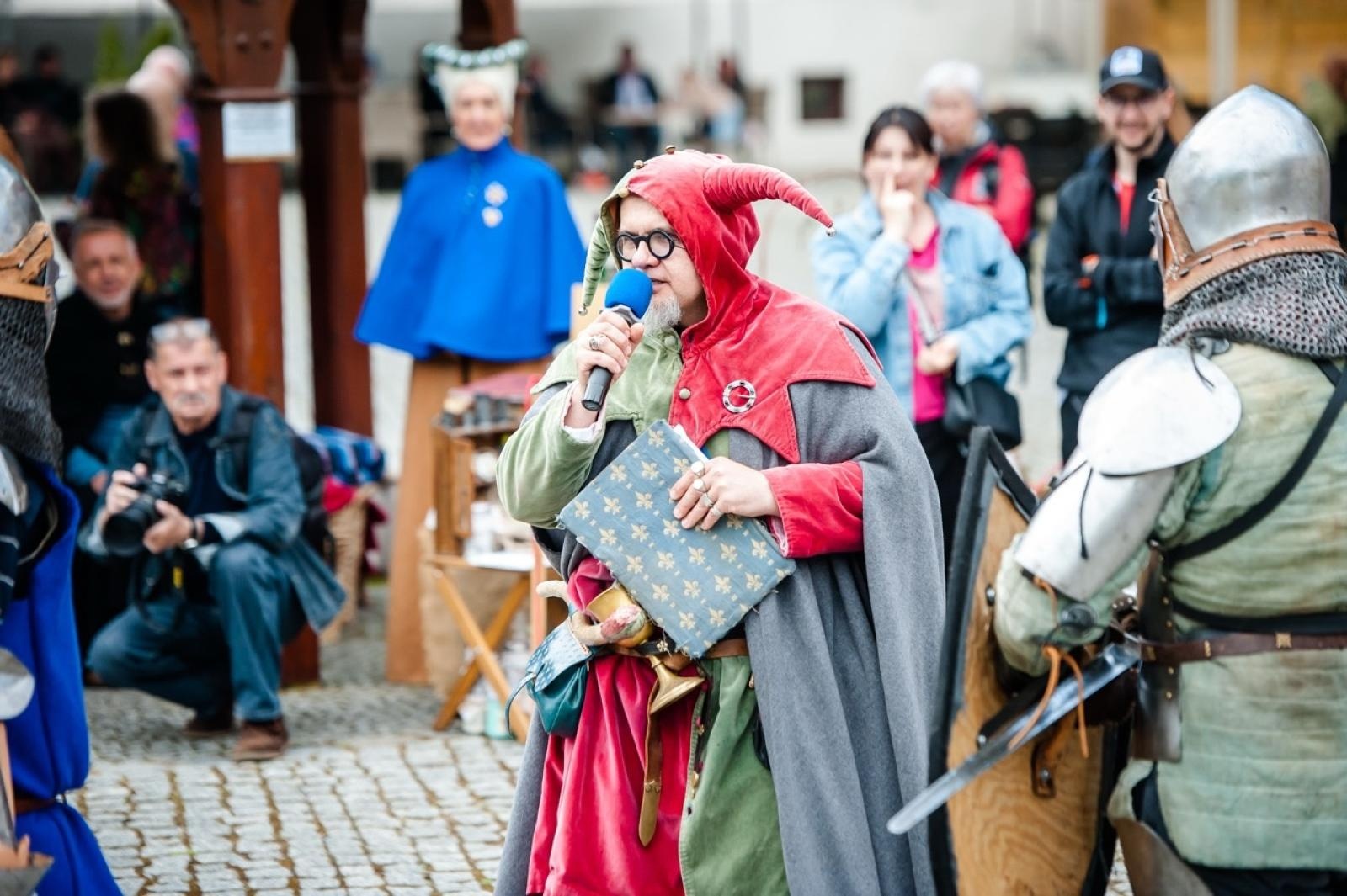 Zdjęcie w galerii na portalu naszraciborz.pl: II Festiwal Średniowieczny na Zamku Piastowskim - walki rycerskie, smok i teatry ognia [FOTO i WIDEO] wiadomości z regionu