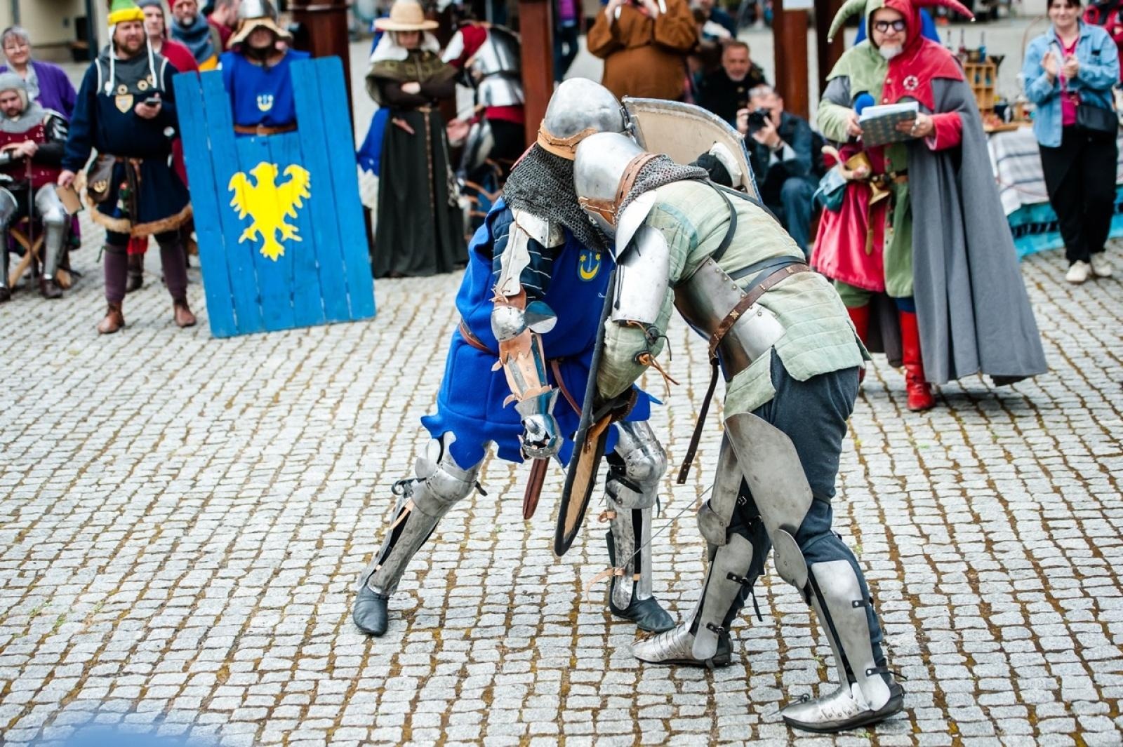 Zdjęcie w galerii na portalu naszraciborz.pl: II Festiwal Średniowieczny na Zamku Piastowskim - walki rycerskie, smok i teatry ognia [FOTO i WIDEO] wiadomości z regionu