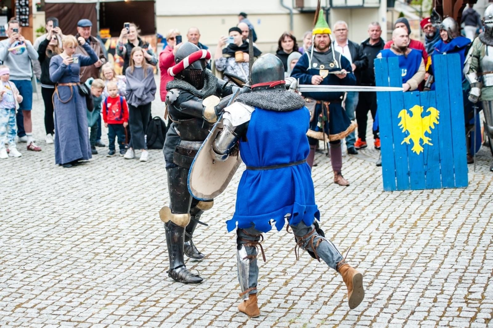 Zdjęcie w galerii na portalu naszraciborz.pl: II Festiwal Średniowieczny na Zamku Piastowskim - walki rycerskie, smok i teatry ognia [FOTO i WIDEO] wiadomości z regionu