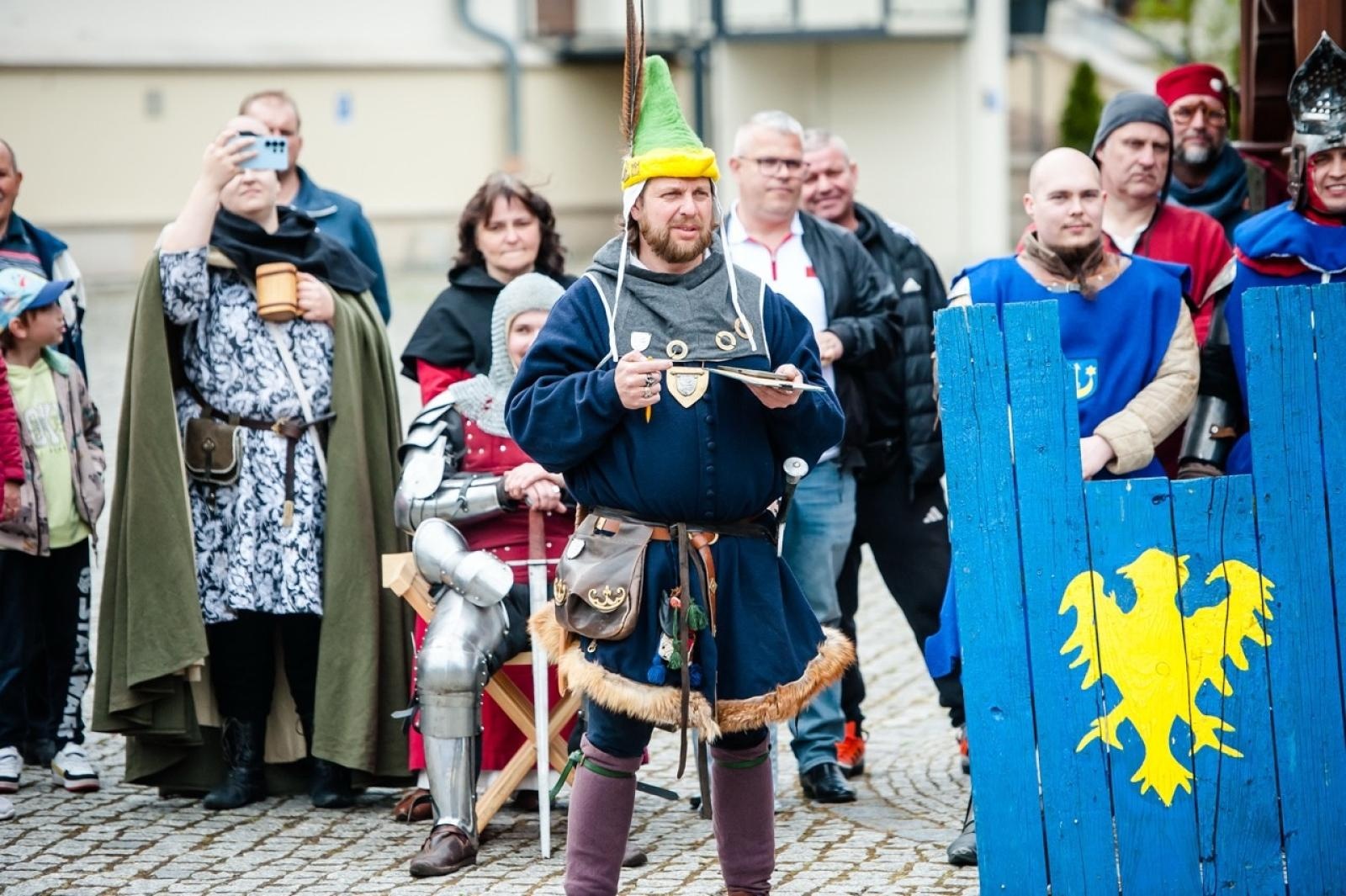 Zdjęcie w galerii na portalu naszraciborz.pl: II Festiwal Średniowieczny na Zamku Piastowskim - walki rycerskie, smok i teatry ognia [FOTO i WIDEO] wiadomości z regionu