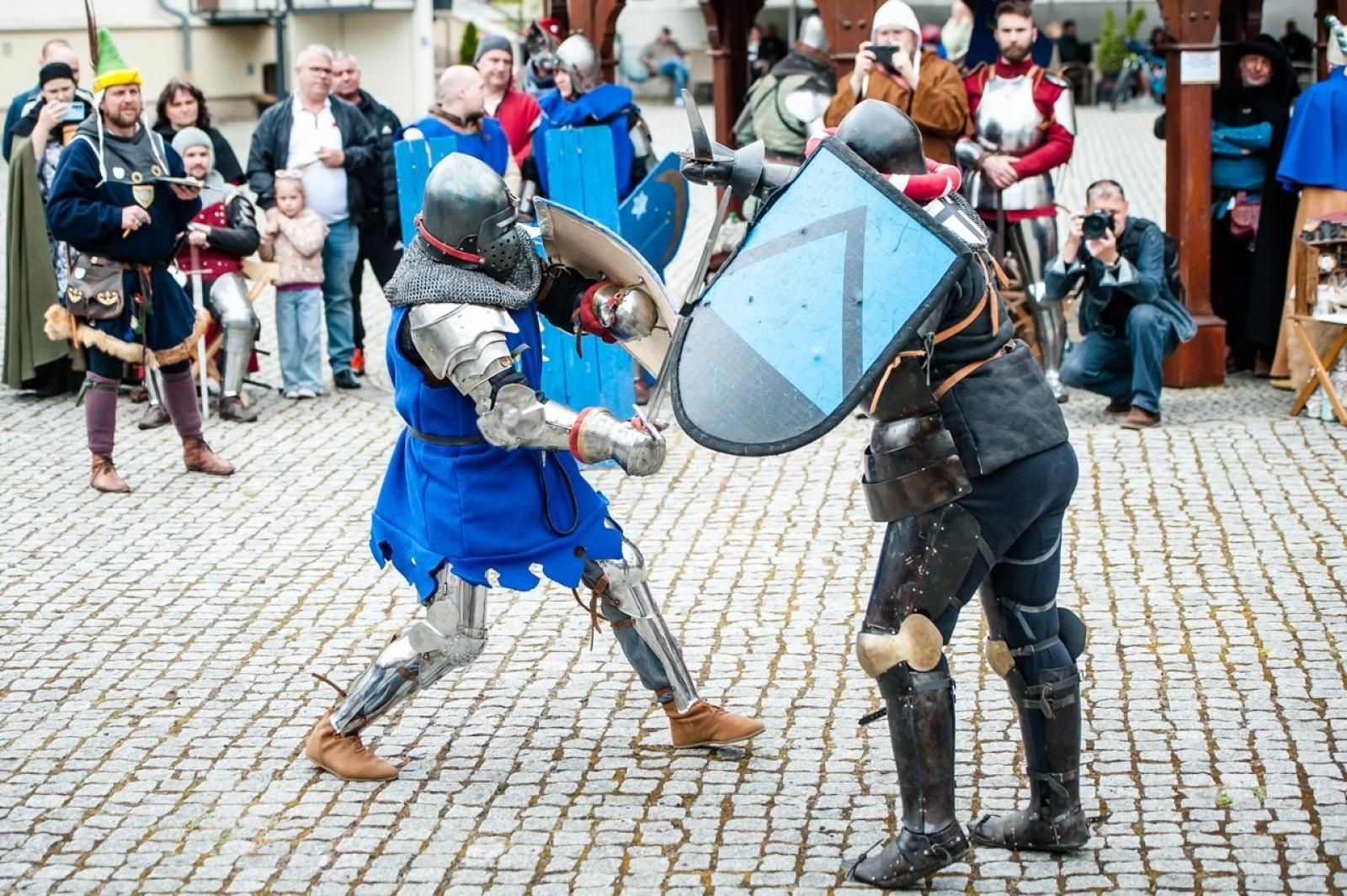 Zdjęcie w galerii na portalu naszraciborz.pl: II Festiwal Średniowieczny na Zamku Piastowskim - walki rycerskie, smok i teatry ognia [FOTO i WIDEO] wiadomości z regionu