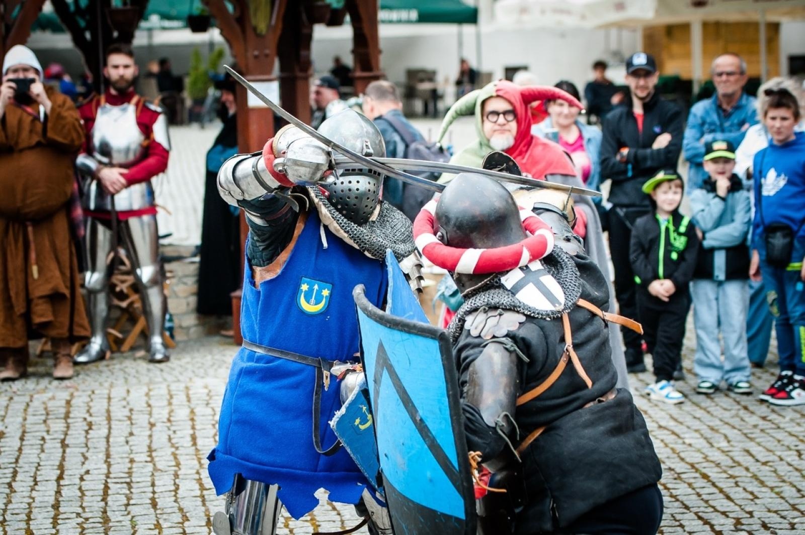 Zdjęcie w galerii na portalu naszraciborz.pl: II Festiwal Średniowieczny na Zamku Piastowskim - walki rycerskie, smok i teatry ognia [FOTO i WIDEO] wiadomości z regionu