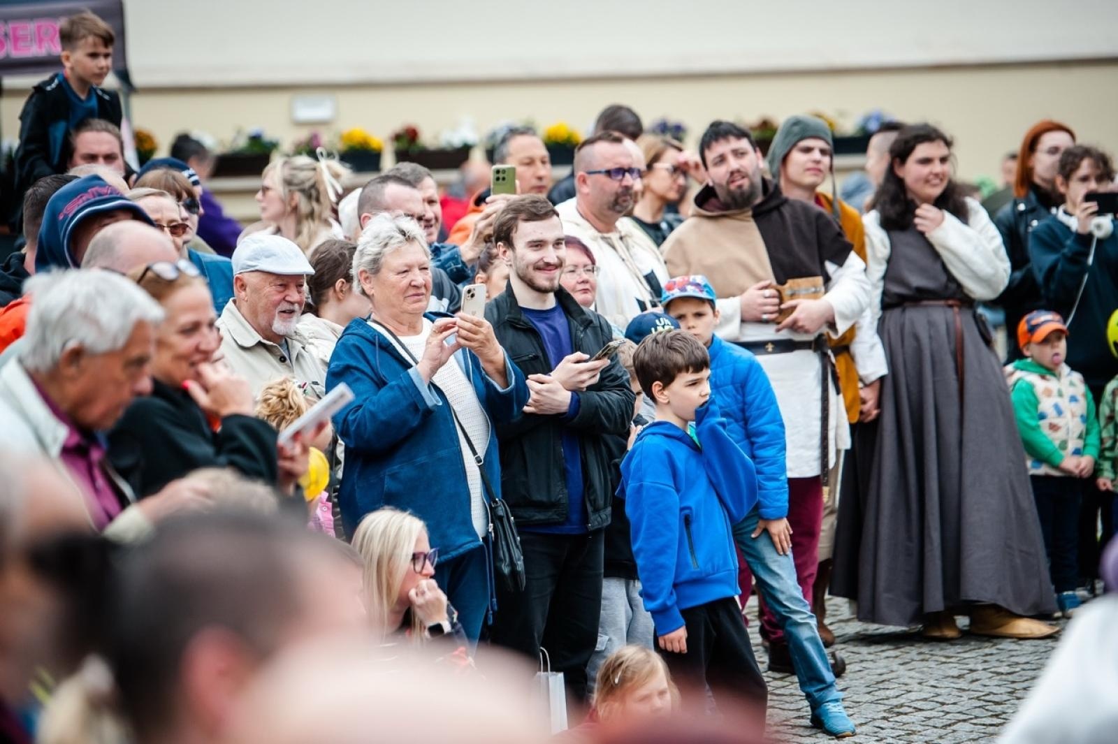 Zdjęcie w galerii na portalu naszraciborz.pl: II Festiwal Średniowieczny na Zamku Piastowskim - walki rycerskie, smok i teatry ognia [FOTO i WIDEO] wiadomości z regionu