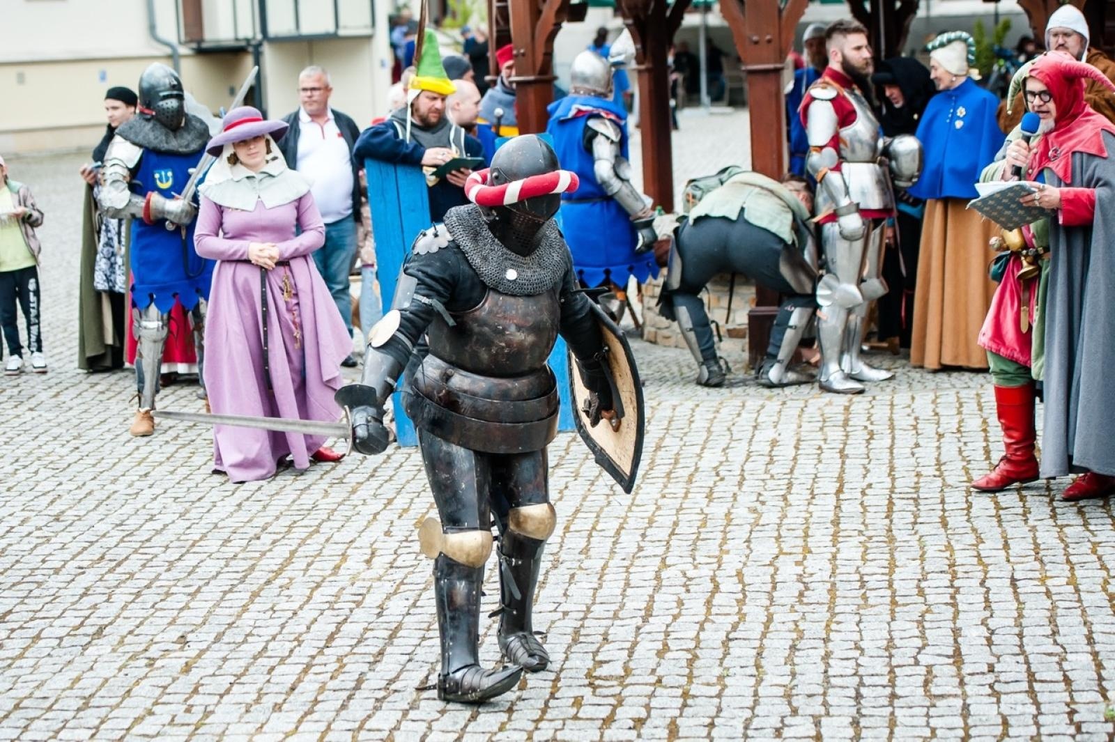 Zdjęcie w galerii na portalu naszraciborz.pl: II Festiwal Średniowieczny na Zamku Piastowskim - walki rycerskie, smok i teatry ognia [FOTO i WIDEO] wiadomości z regionu