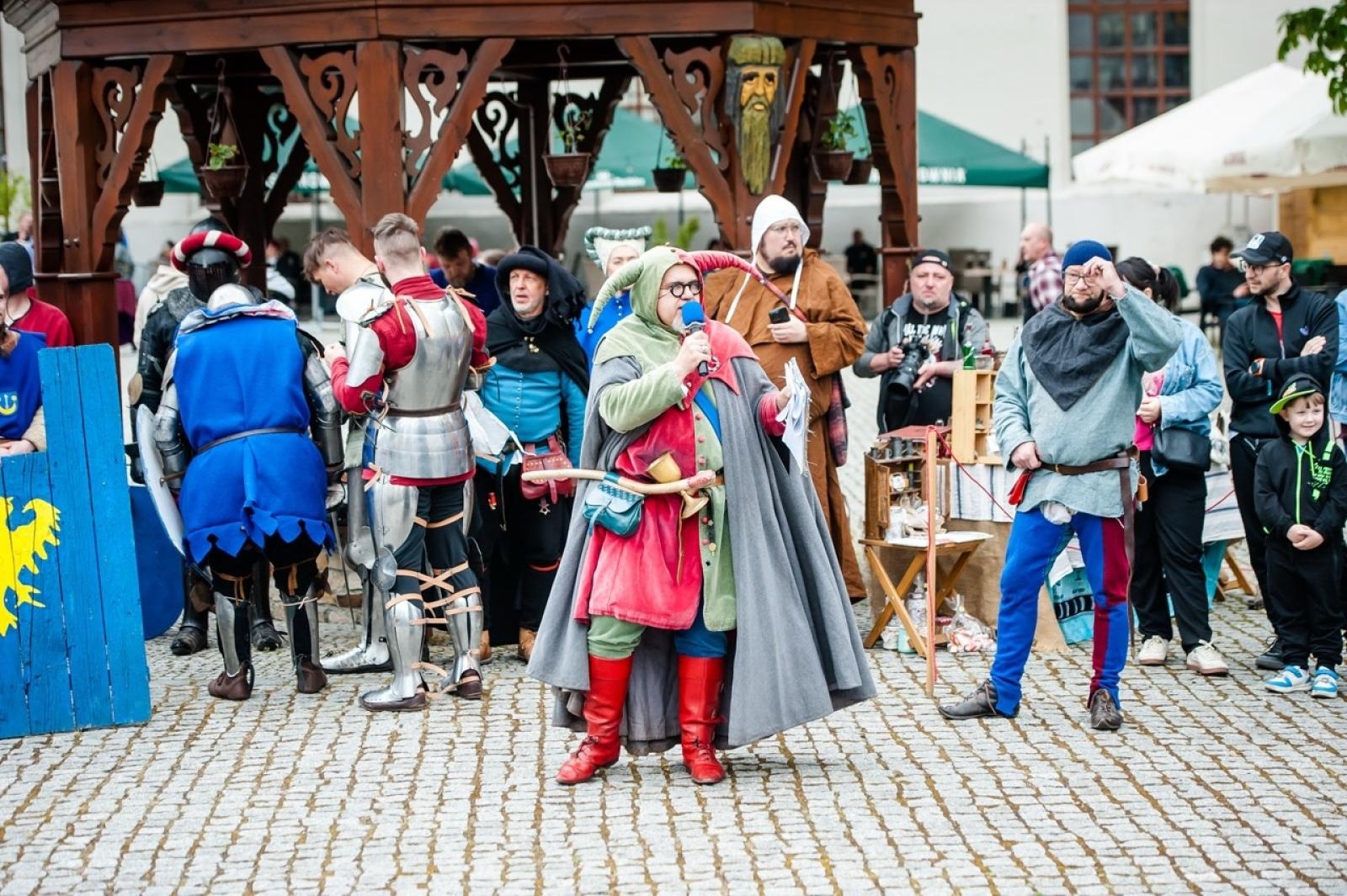 Zdjęcie w galerii na portalu naszraciborz.pl: II Festiwal Średniowieczny na Zamku Piastowskim - walki rycerskie, smok i teatry ognia [FOTO i WIDEO] wiadomości z regionu