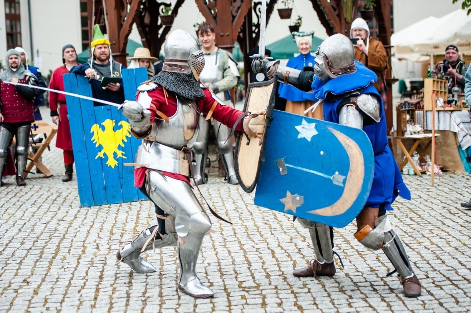 Zdjęcie w galerii na portalu naszraciborz.pl: II Festiwal Średniowieczny na Zamku Piastowskim - walki rycerskie, smok i teatry ognia [FOTO i WIDEO] wiadomości z regionu