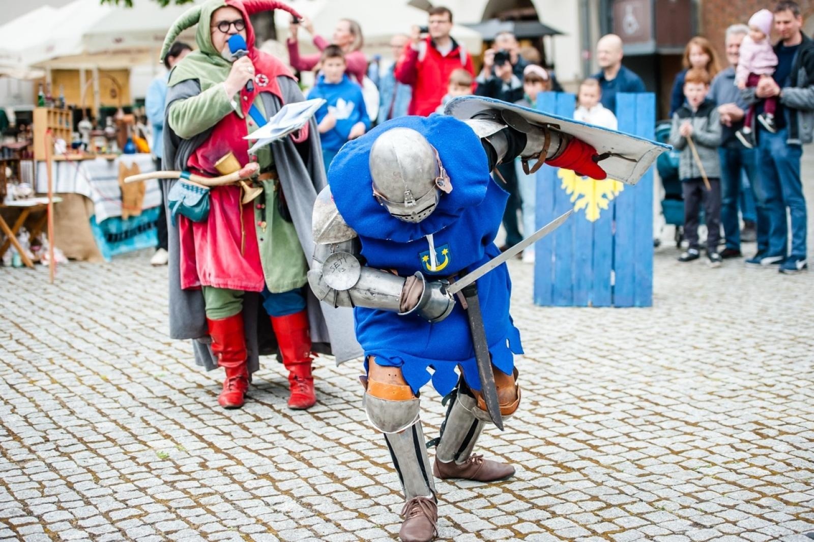 Zdjęcie w galerii na portalu naszraciborz.pl: II Festiwal Średniowieczny na Zamku Piastowskim - walki rycerskie, smok i teatry ognia [FOTO i WIDEO] wiadomości z regionu