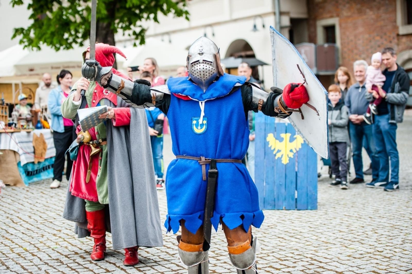 Zdjęcie w galerii na portalu naszraciborz.pl: II Festiwal Średniowieczny na Zamku Piastowskim - walki rycerskie, smok i teatry ognia [FOTO i WIDEO] wiadomości z regionu