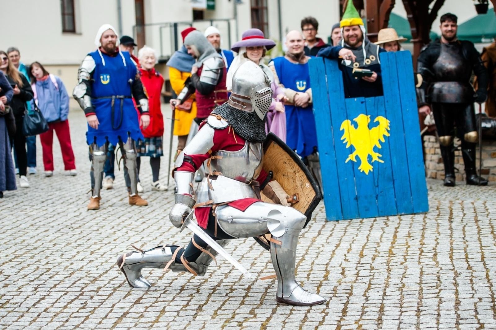 Zdjęcie w galerii na portalu naszraciborz.pl: II Festiwal Średniowieczny na Zamku Piastowskim - walki rycerskie, smok i teatry ognia [FOTO i WIDEO] wiadomości z regionu