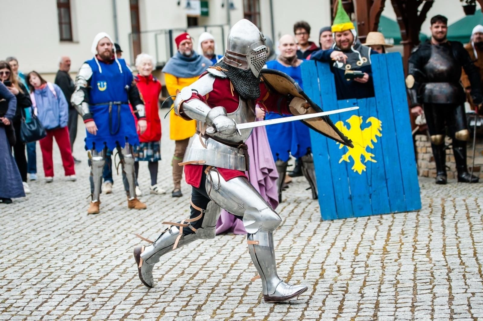 Zdjęcie w galerii na portalu naszraciborz.pl: II Festiwal Średniowieczny na Zamku Piastowskim - walki rycerskie, smok i teatry ognia [FOTO i WIDEO] wiadomości z regionu