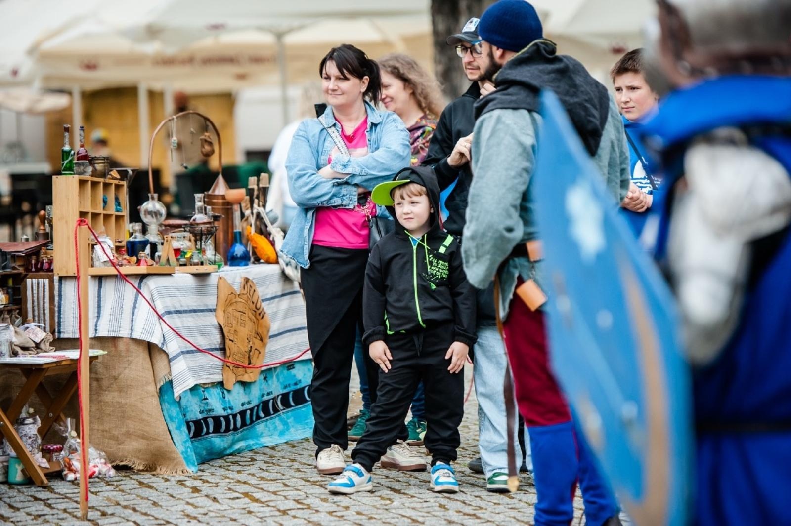Zdjęcie w galerii na portalu naszraciborz.pl: II Festiwal Średniowieczny na Zamku Piastowskim - walki rycerskie, smok i teatry ognia [FOTO i WIDEO] wiadomości z regionu