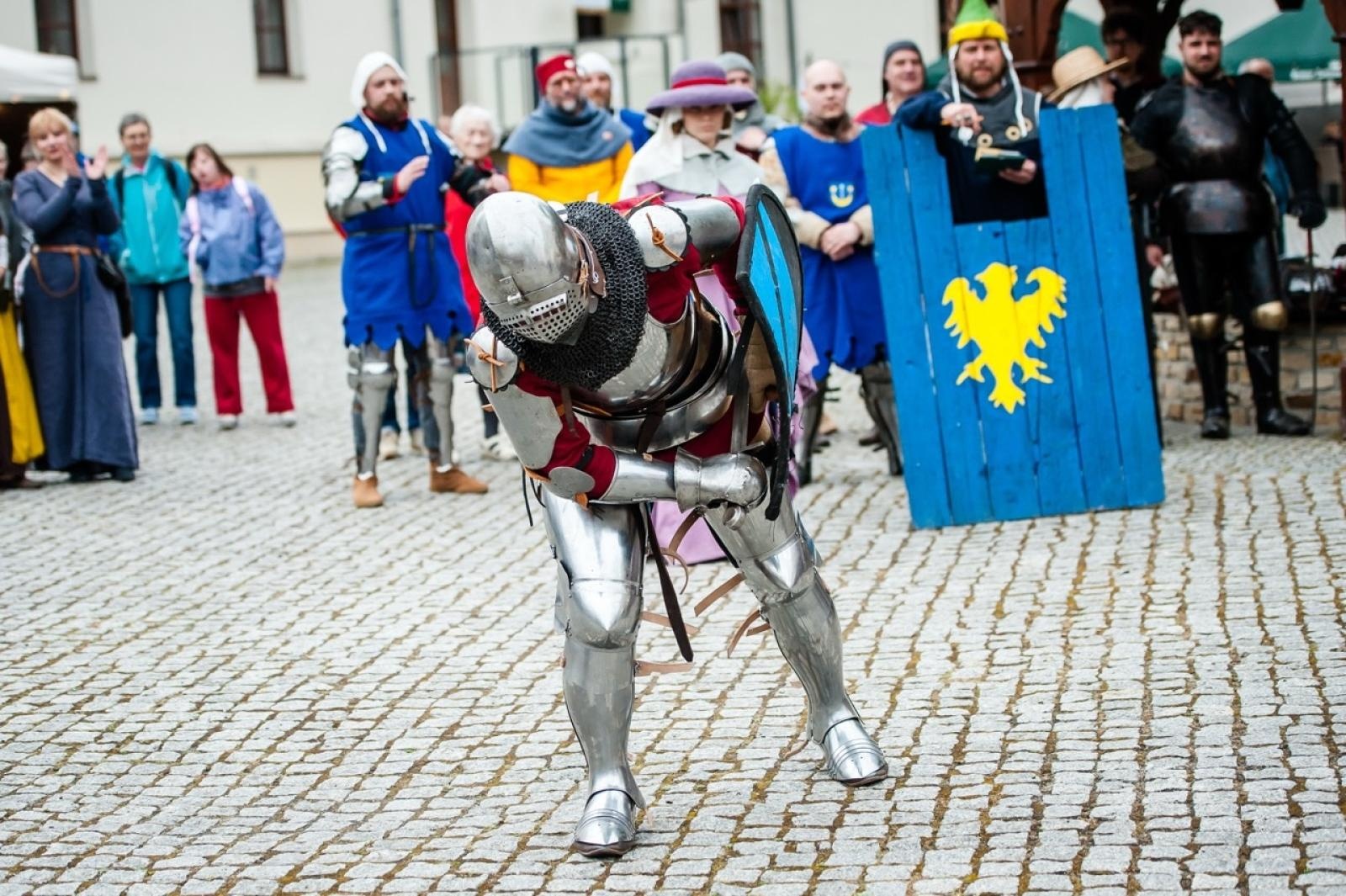 Zdjęcie w galerii na portalu naszraciborz.pl: II Festiwal Średniowieczny na Zamku Piastowskim - walki rycerskie, smok i teatry ognia [FOTO i WIDEO] wiadomości z regionu