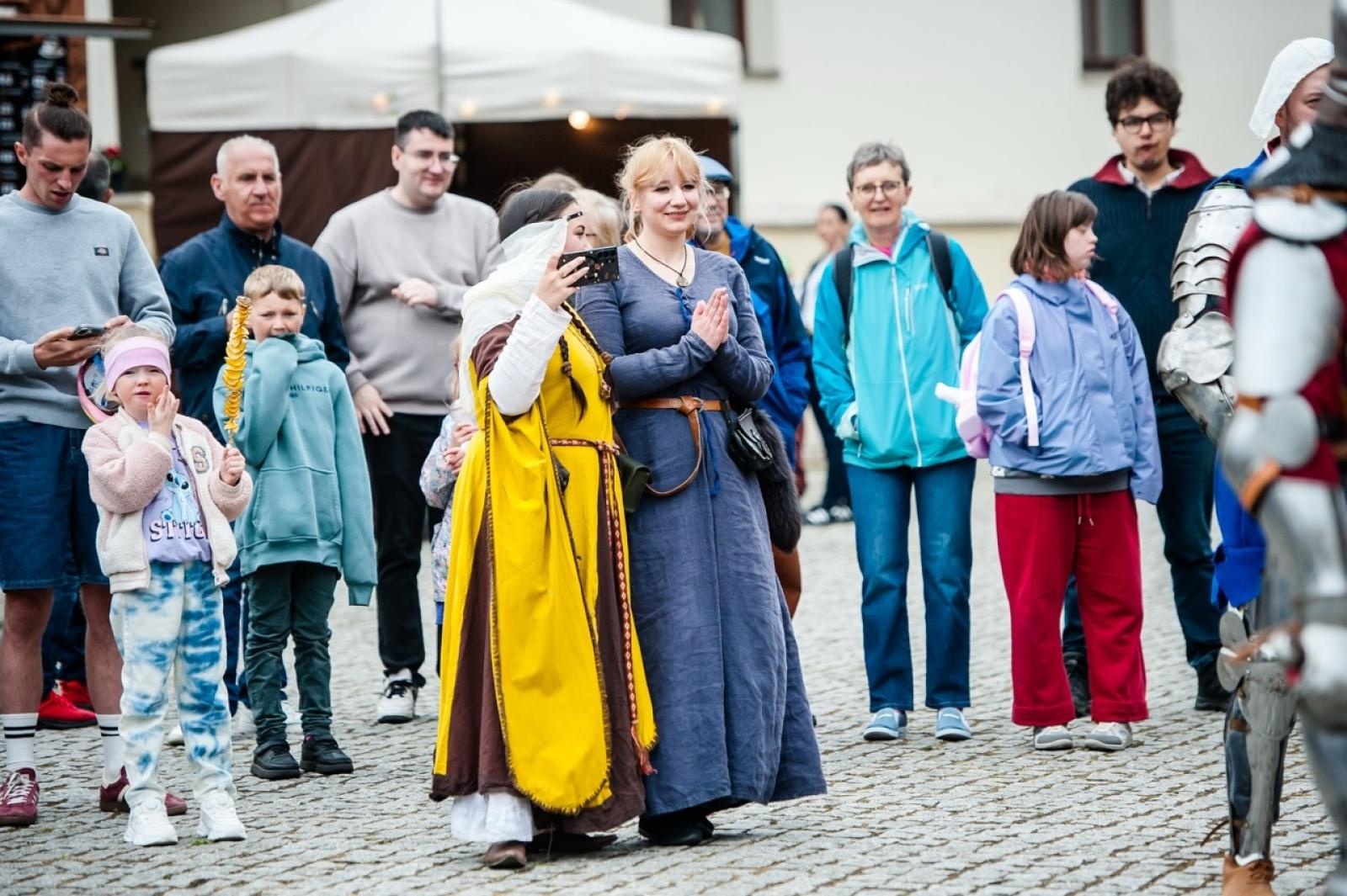 Zdjęcie w galerii na portalu naszraciborz.pl: II Festiwal Średniowieczny na Zamku Piastowskim - walki rycerskie, smok i teatry ognia [FOTO i WIDEO] wiadomości z regionu