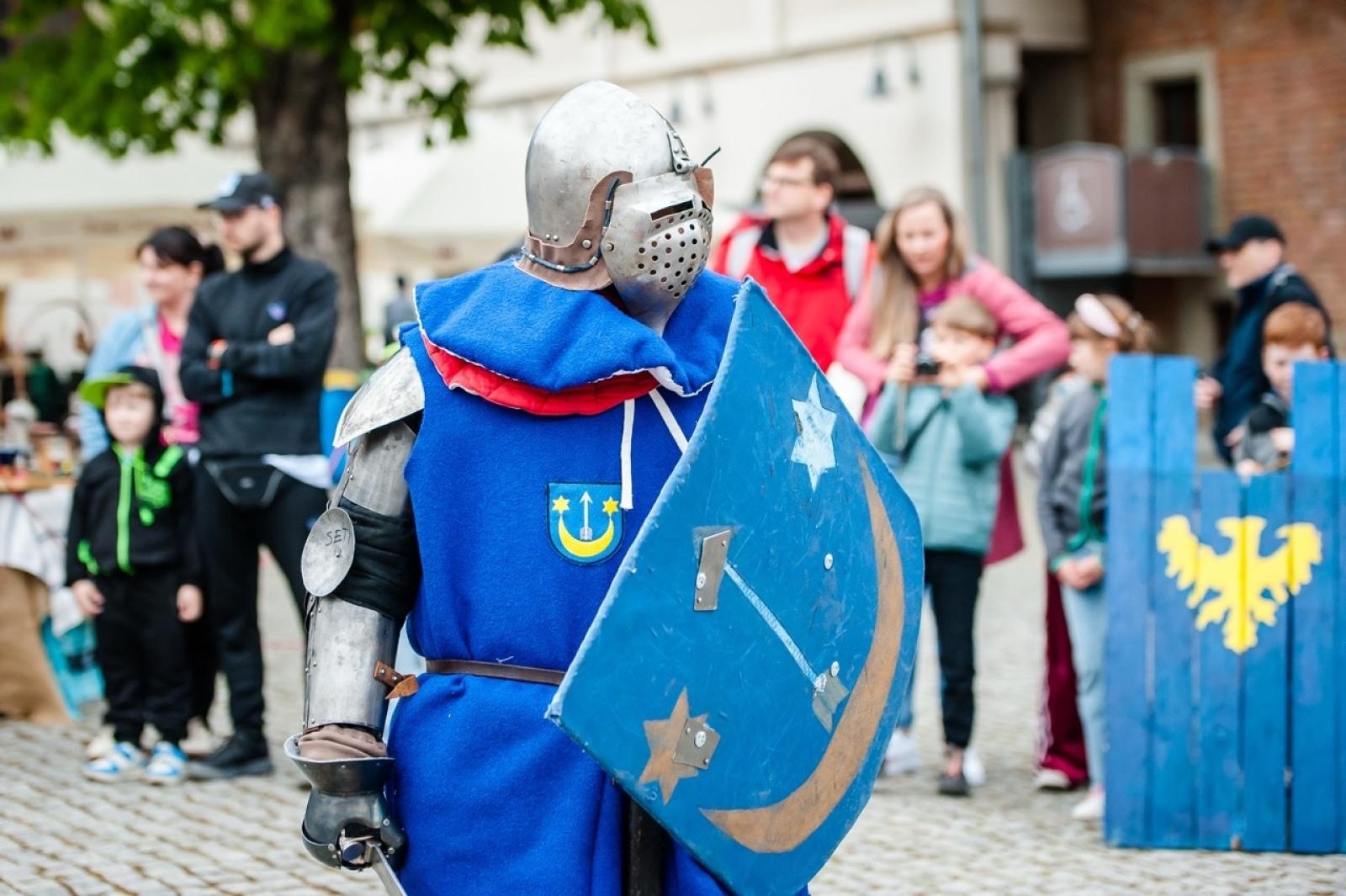 Zdjęcie w galerii na portalu naszraciborz.pl: II Festiwal Średniowieczny na Zamku Piastowskim - walki rycerskie, smok i teatry ognia [FOTO i WIDEO] wiadomości z regionu