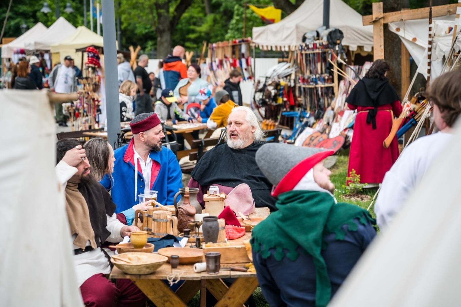 Zdjęcie w galerii na portalu naszraciborz.pl: II Festiwal Średniowieczny na Zamku Piastowskim - walki rycerskie, smok i teatry ognia [FOTO i WIDEO] wiadomości z regionu