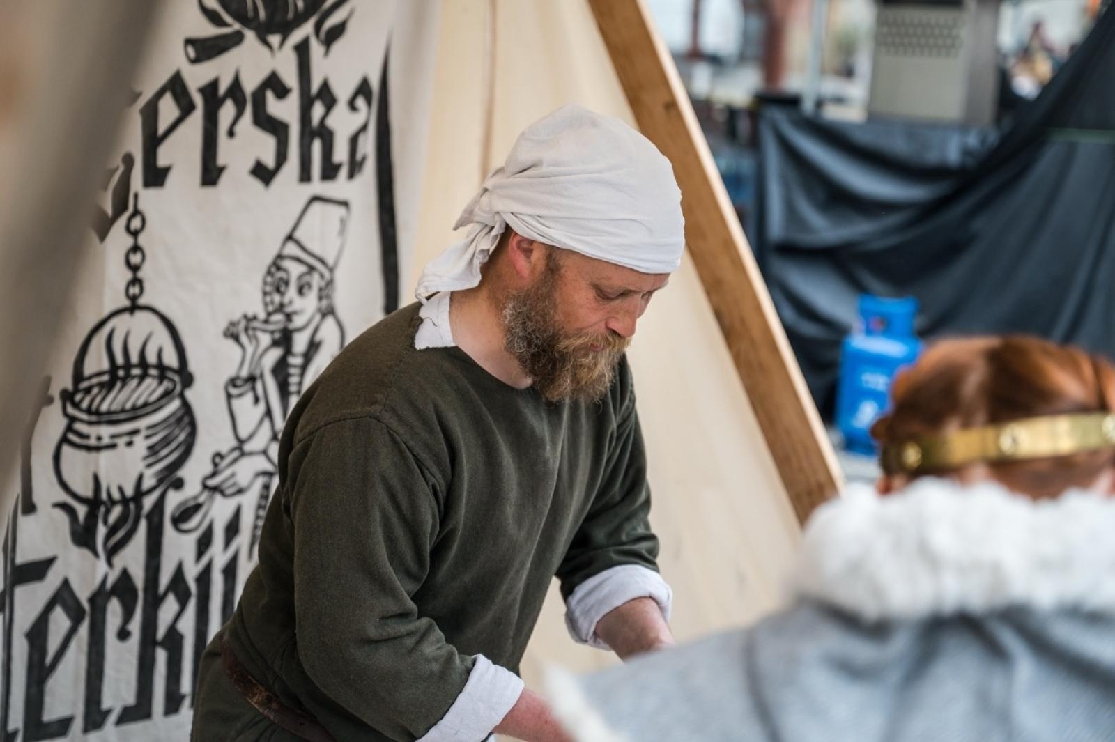 Zdjęcie w galerii na portalu naszraciborz.pl: II Festiwal Średniowieczny na Zamku Piastowskim - walki rycerskie, smok i teatry ognia [FOTO i WIDEO] wiadomości z regionu
