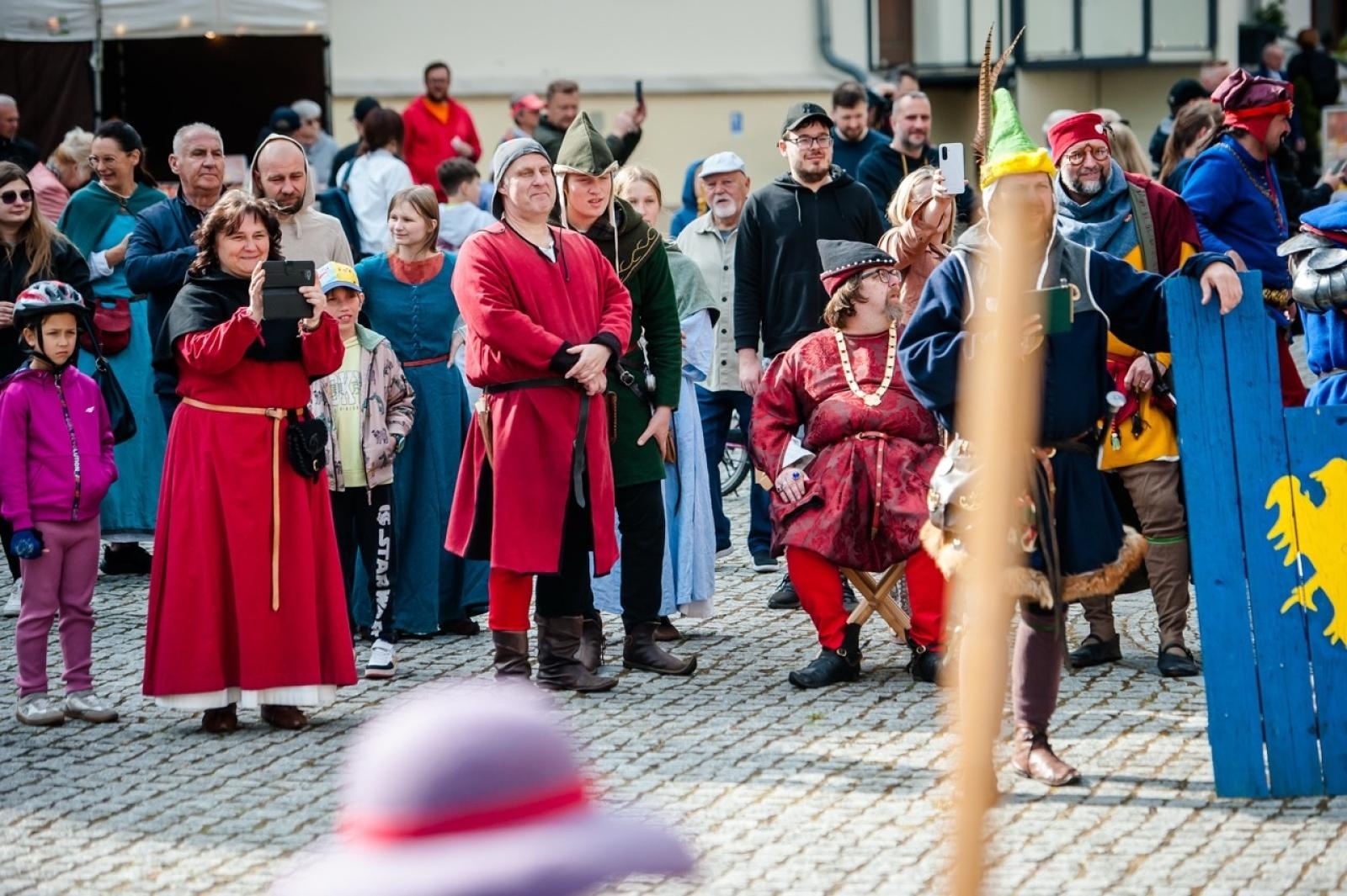 Zdjęcie w galerii na portalu naszraciborz.pl: II Festiwal Średniowieczny na Zamku Piastowskim - walki rycerskie, smok i teatry ognia [FOTO i WIDEO] wiadomości z regionu