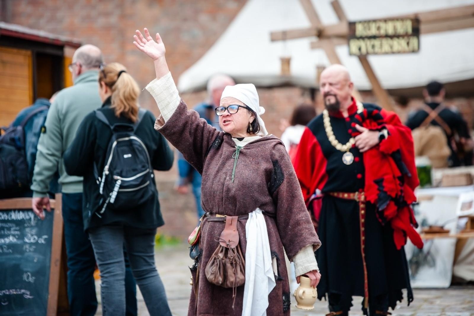 Zdjęcie w galerii na portalu naszraciborz.pl: II Festiwal Średniowieczny na Zamku Piastowskim - walki rycerskie, smok i teatry ognia [FOTO i WIDEO] wiadomości z regionu