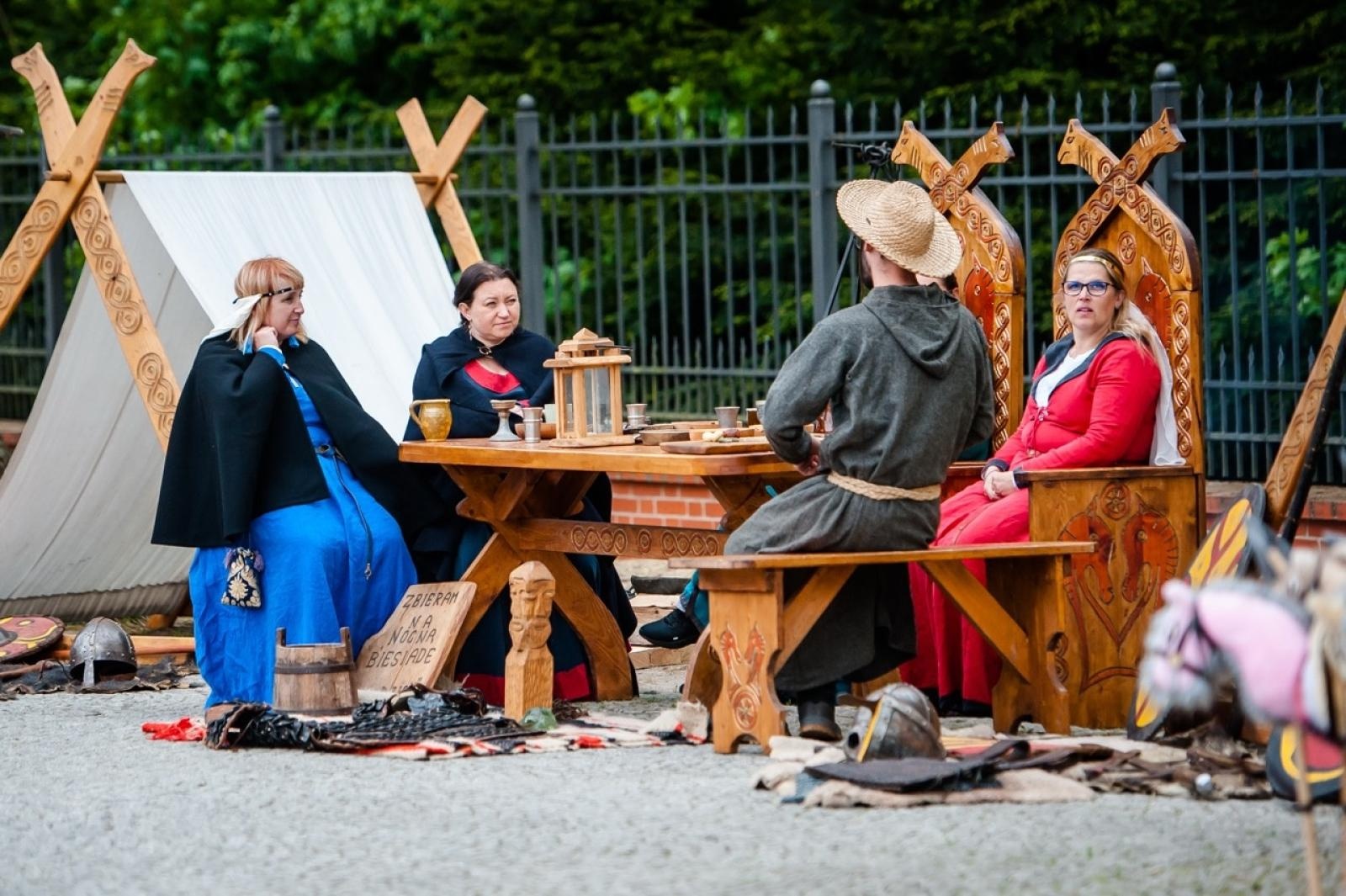 Zdjęcie w galerii na portalu naszraciborz.pl: II Festiwal Średniowieczny na Zamku Piastowskim - walki rycerskie, smok i teatry ognia [FOTO i WIDEO] wiadomości z regionu