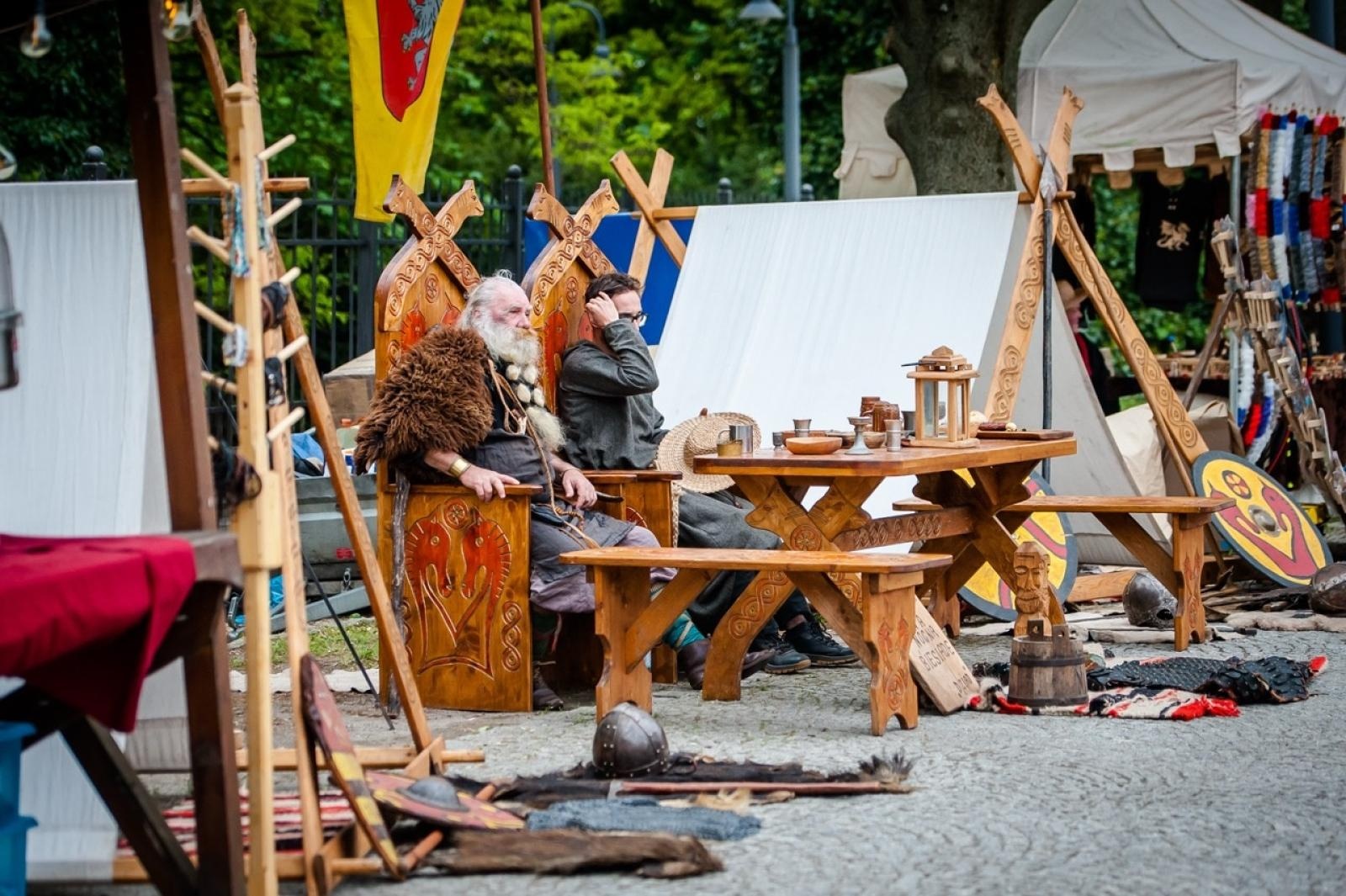 Zdjęcie w galerii na portalu naszraciborz.pl: II Festiwal Średniowieczny na Zamku Piastowskim - walki rycerskie, smok i teatry ognia [FOTO i WIDEO] wiadomości z regionu