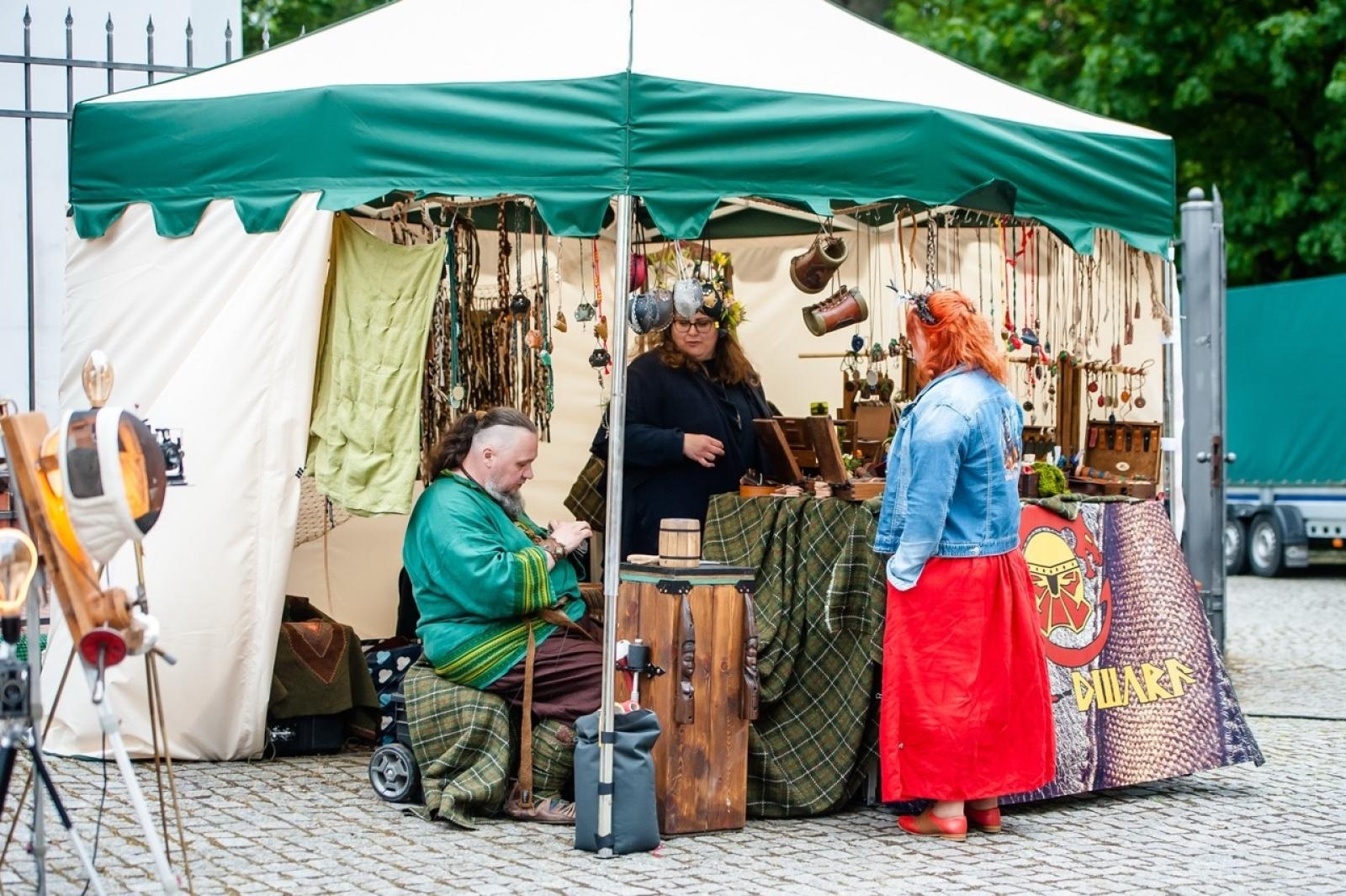 Zdjęcie w galerii na portalu naszraciborz.pl: II Festiwal Średniowieczny na Zamku Piastowskim - walki rycerskie, smok i teatry ognia [FOTO i WIDEO] wiadomości z regionu